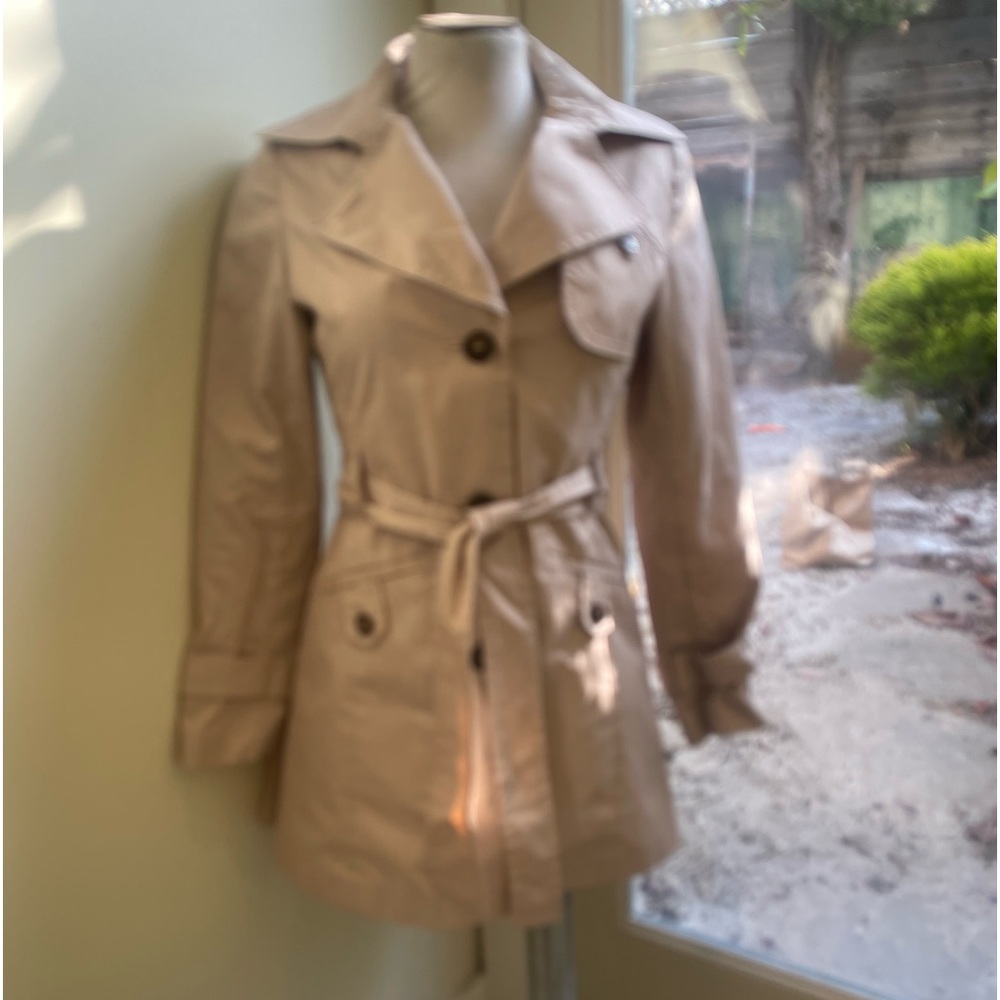 H&M raincoat US 6 like new!